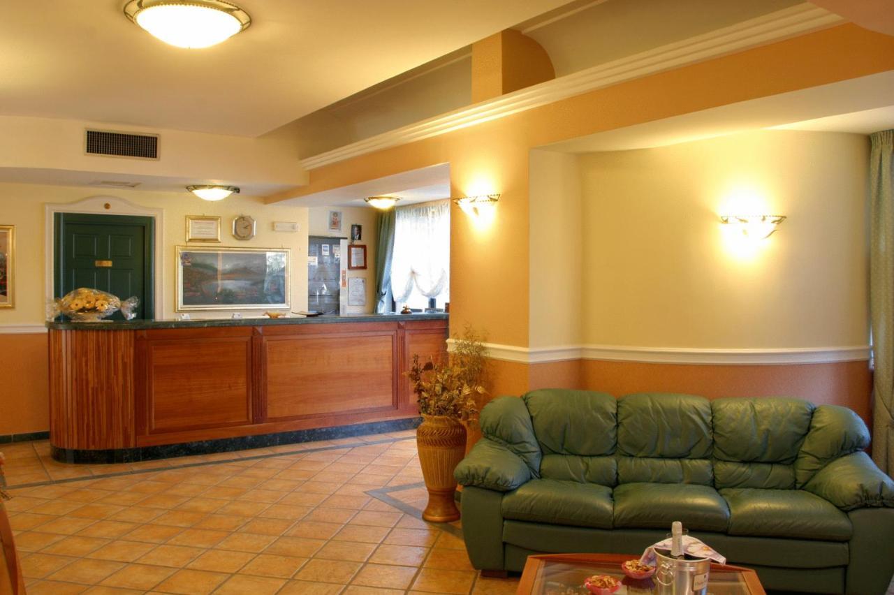 Hôtel Meridiano à Naples Extérieur photo