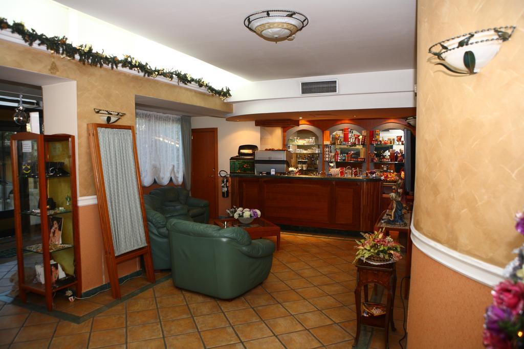 Hôtel Meridiano à Naples Extérieur photo