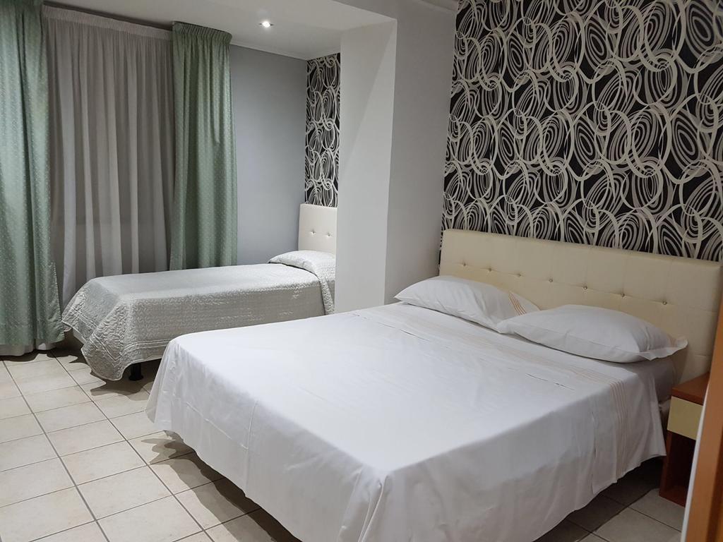 Hôtel Meridiano à Naples Extérieur photo